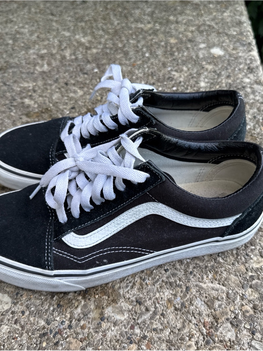 Vans Black and White Low-Top Skate Shoes - Men